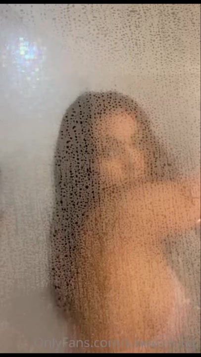 Aishah Sofey aka Kawaii Sofey Nude Shower