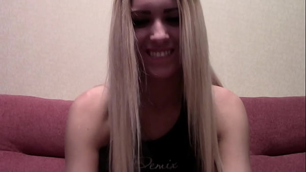 Jenny B 19 Yr Old Blonde Non-Nude SFW Webcam