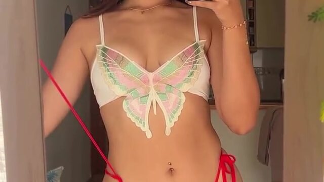 Yosoykami aka Kamicupcakex Onlyfans Video Drop Her Pant