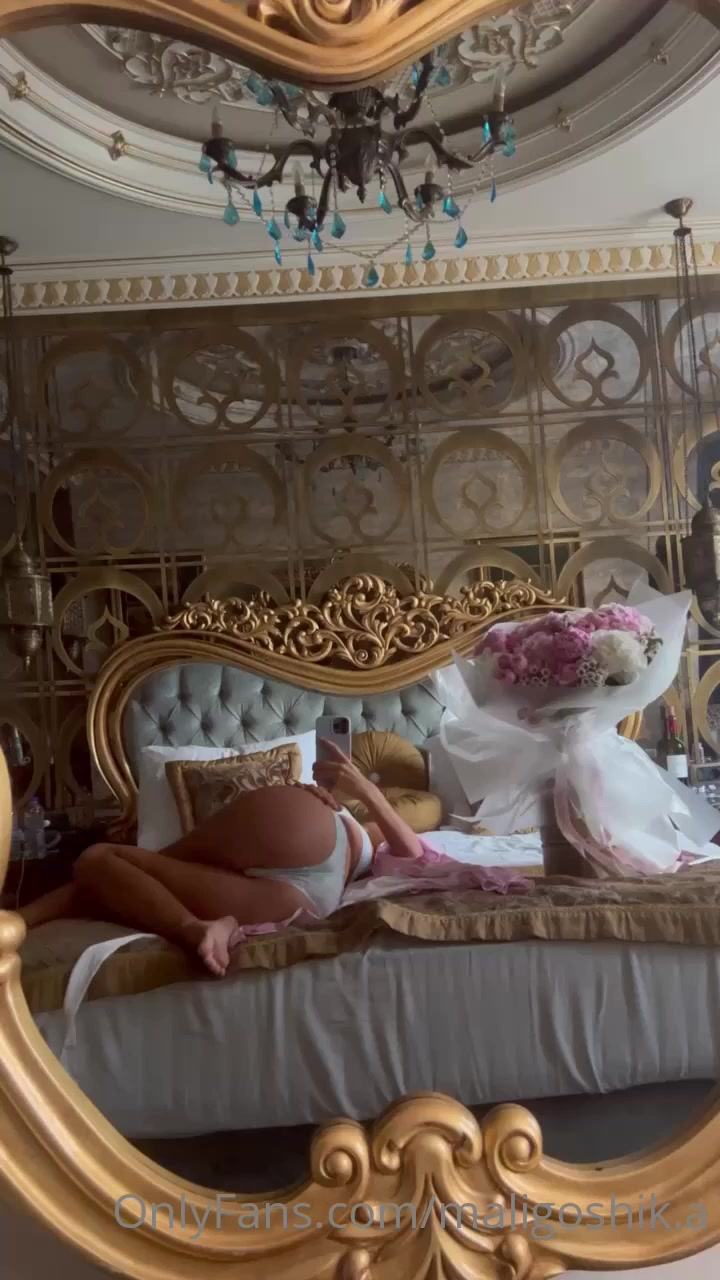 Maligoshik aka Anna Malygon Onlyfans Video Erotic On Bed