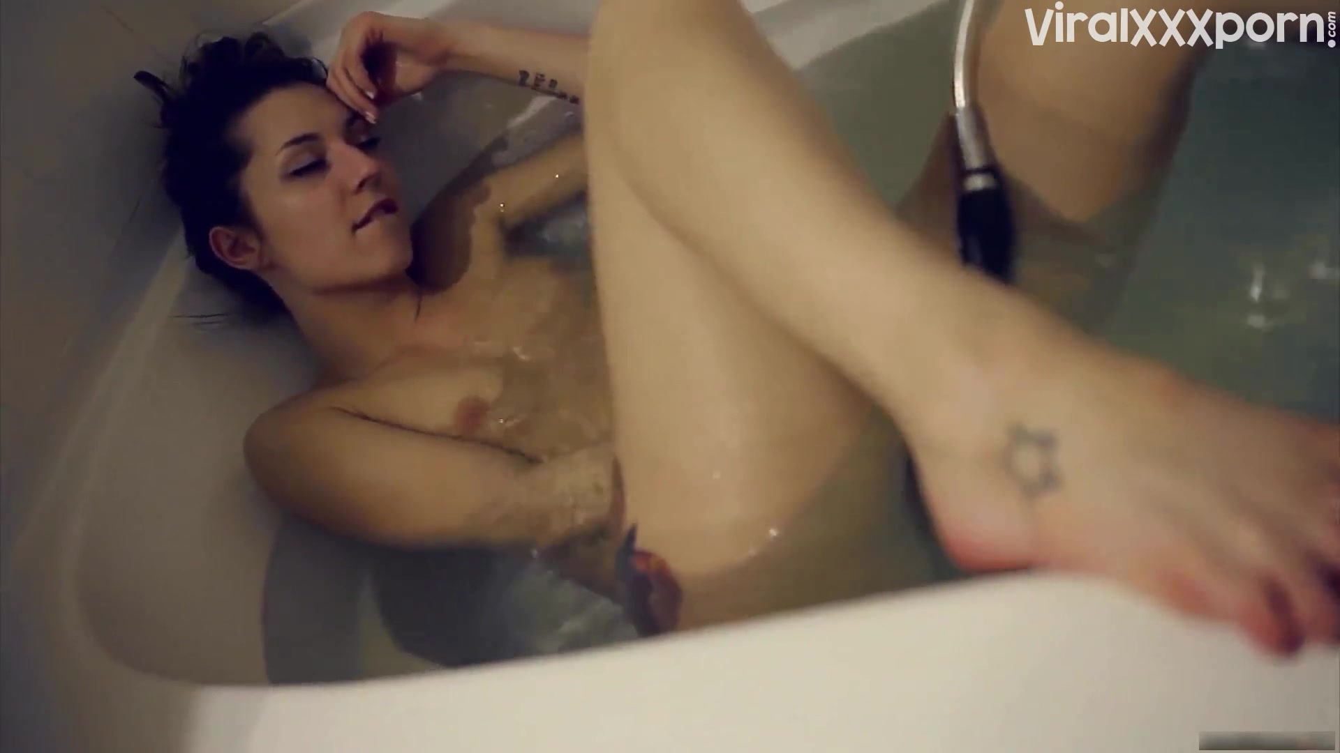 Lucyslounge Onlyfans Video Masturbation Bathtub